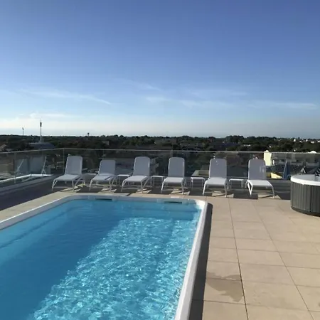 Stylish With Rooftop Pool Bibione