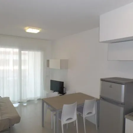Stylish With Rooftop Pool Apartment