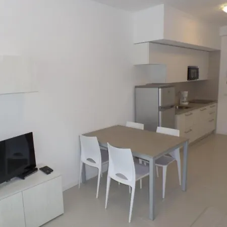 Stylish With Rooftop Pool Apartment