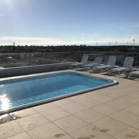 Stylish With Rooftop Pool Appartamento Bibione
