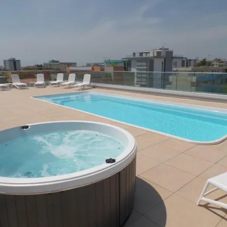 Stylish With Rooftop Pool Bibione