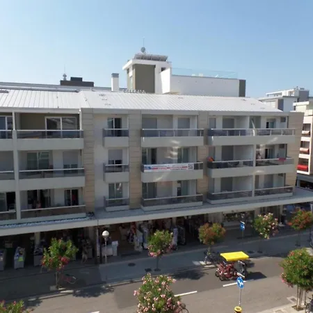 Stylish With Rooftop Pool